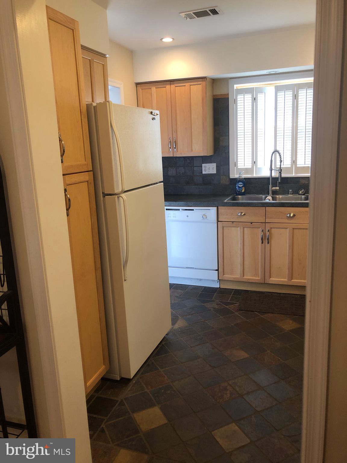 161 LEEDS COURT B W