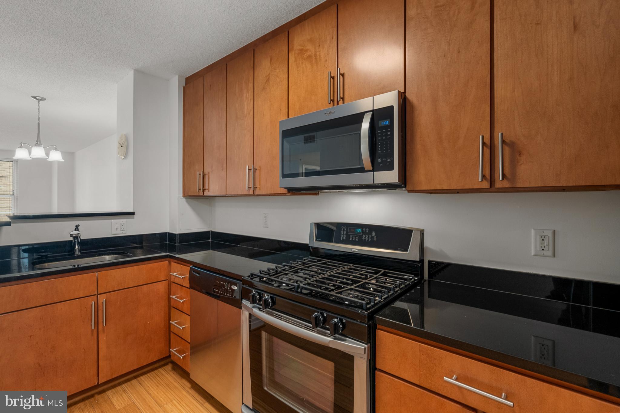 915 E STREET NW 1111