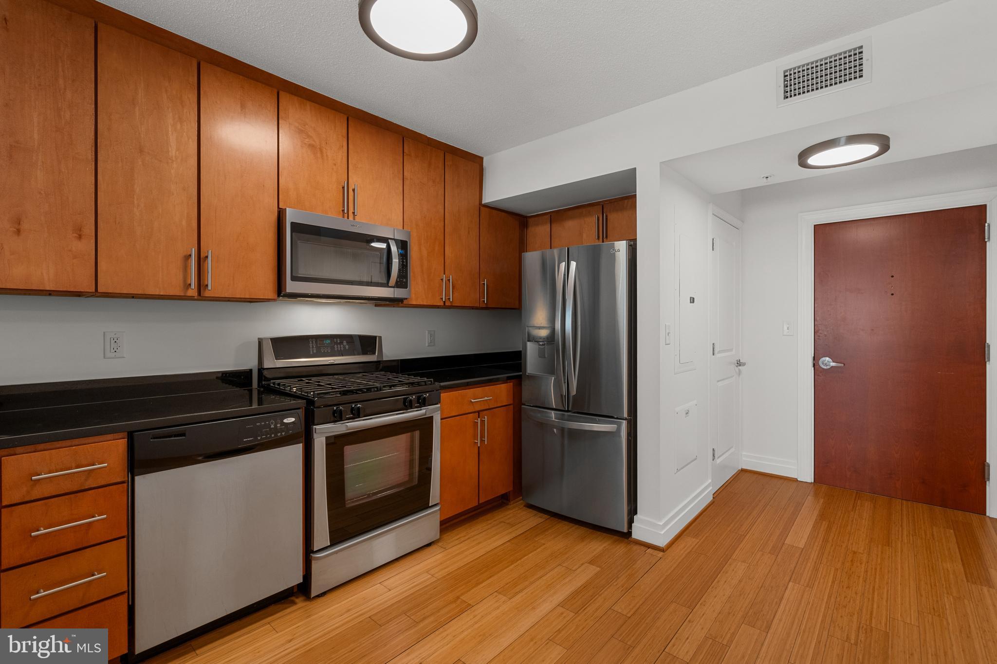 915 E STREET NW 1111