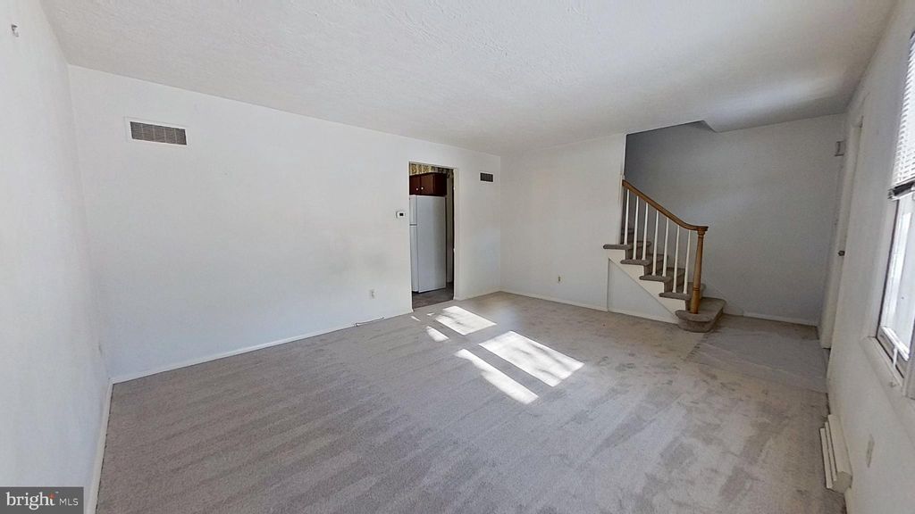 Photo of 141 Oak Manor Drive, YORK, PA 17402 (MLS # PAYK2093962)