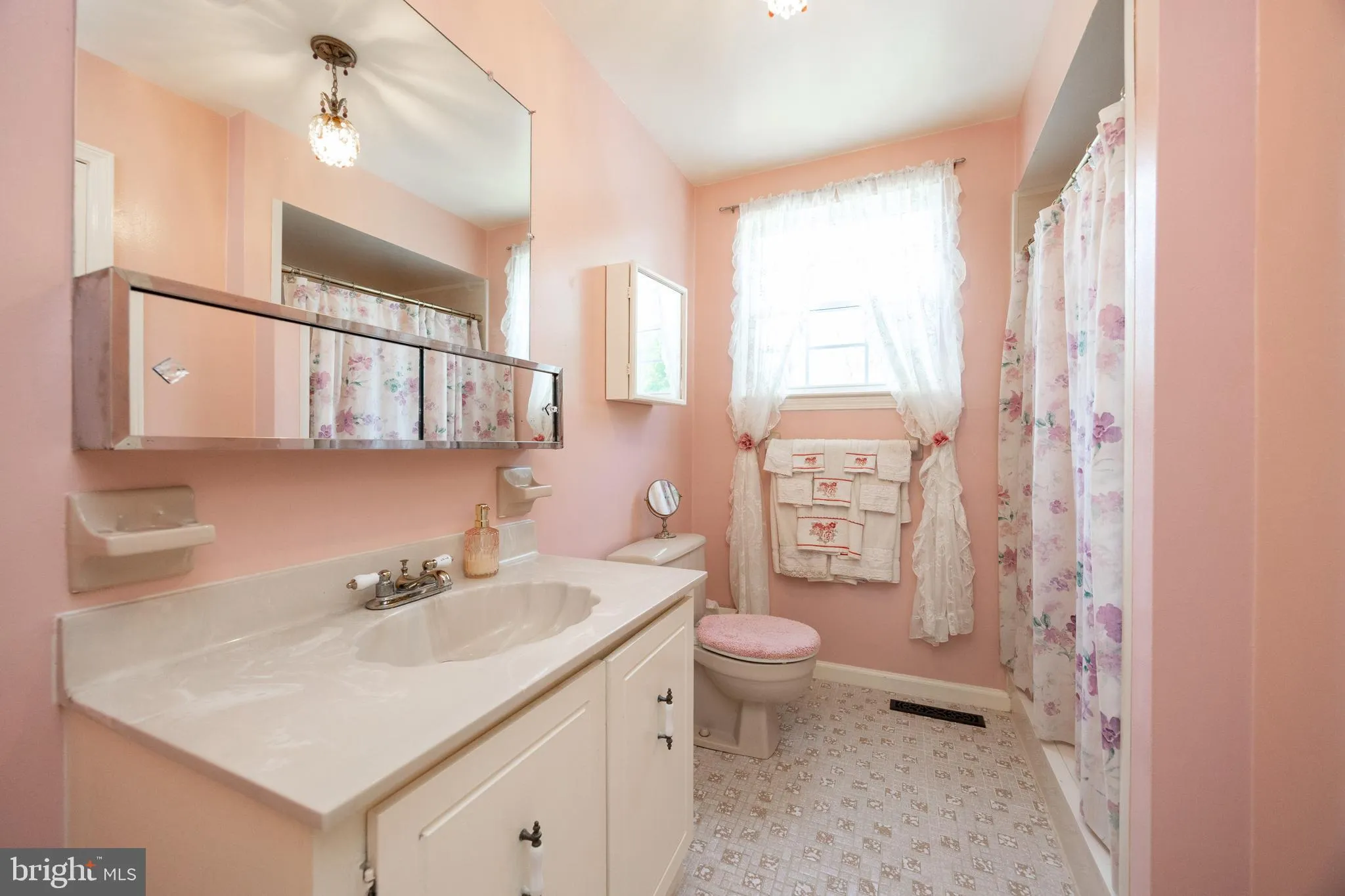 Collegeville, Pennsylvania 19426, United States, 4 Bedrooms Bedrooms, ,3 BathroomsBathrooms,Residential,Active,158221