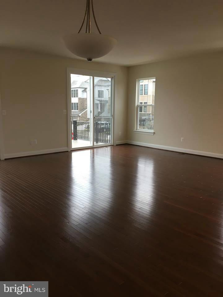 BRAMBLETON LANDBAY 3 - Residential Lease