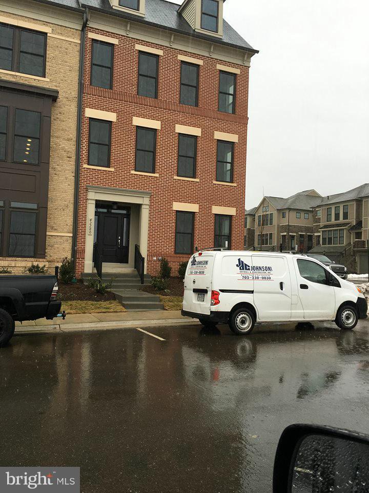 BRAMBLETON LANDBAY 3 - Residential Lease