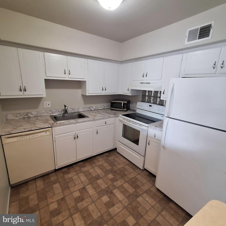 Cute 1 Bedroom Condo in Desired Hilltop of Brookhaven. Easy Condo living leaves time to relax & enjoy your life style. Brand New Carpets throughout , Freshly Painted throughout! Hot water tank 2018, Dated windows  but its basically move right in  & priced to sell at only 149500k.  Lots of Parking both in front & Approx 100 feet away extra parking. Walk to Grocery stores, Bank, Wawa for coffee & lunch, Parks close by. Hand & Stone across the road along with many other shopping needs. 352 takes you to many arteries for Rt 1 or 476 about 10 to 15 minutes away, Phila Int Airport about 15 to 20 Min by car.  Walk to Public bus. Very convenient to most any daily needs. Penn Delco Schools. Some minor updating but over all a nice starter home. A pleasure to show & view. Relax in evenings on the Deck and live a little!