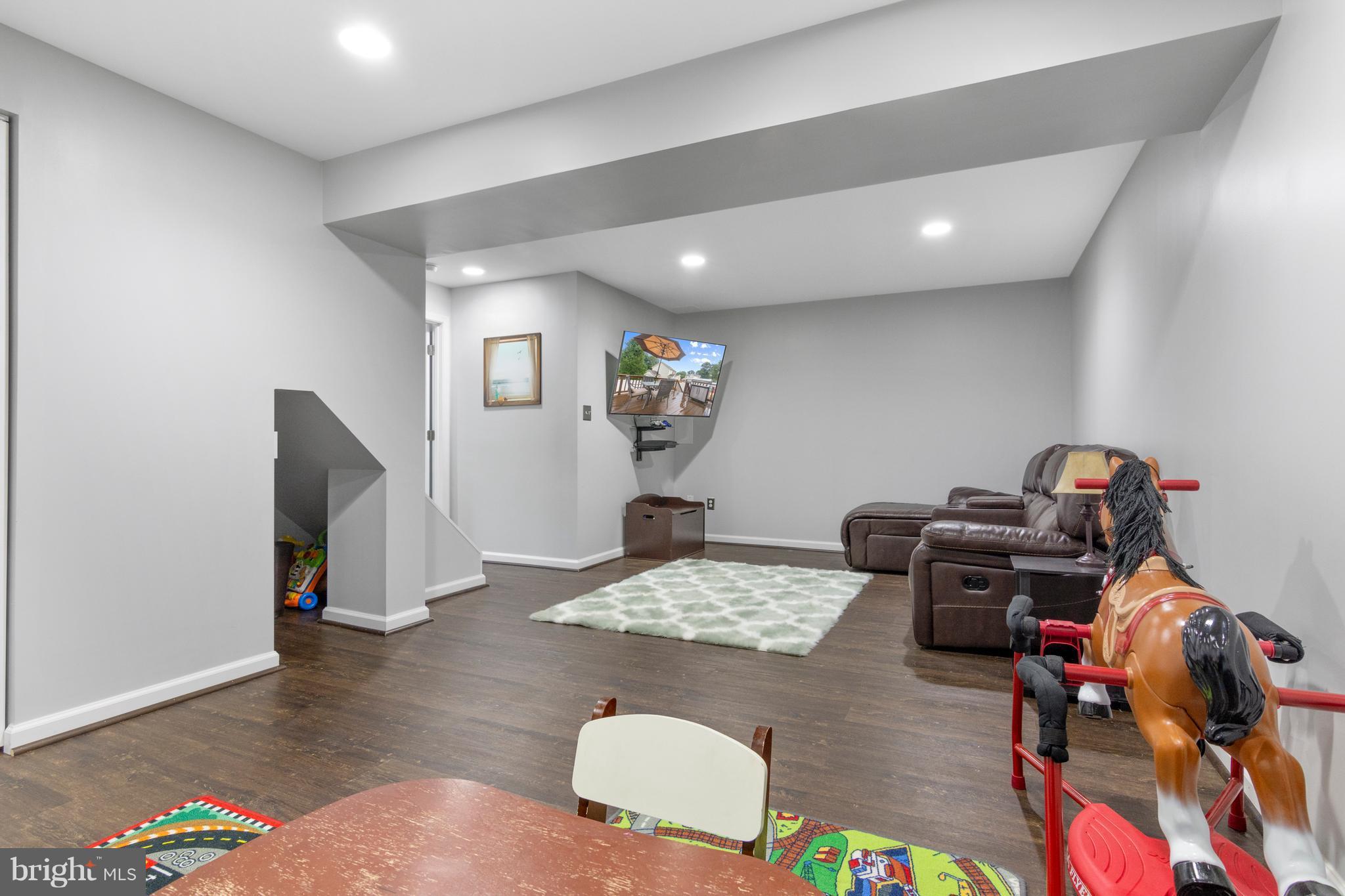 SUNDOWN BROOK - Residential