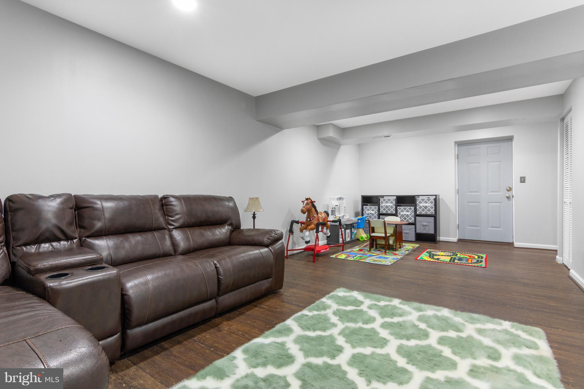 SUNDOWN BROOK - Residential