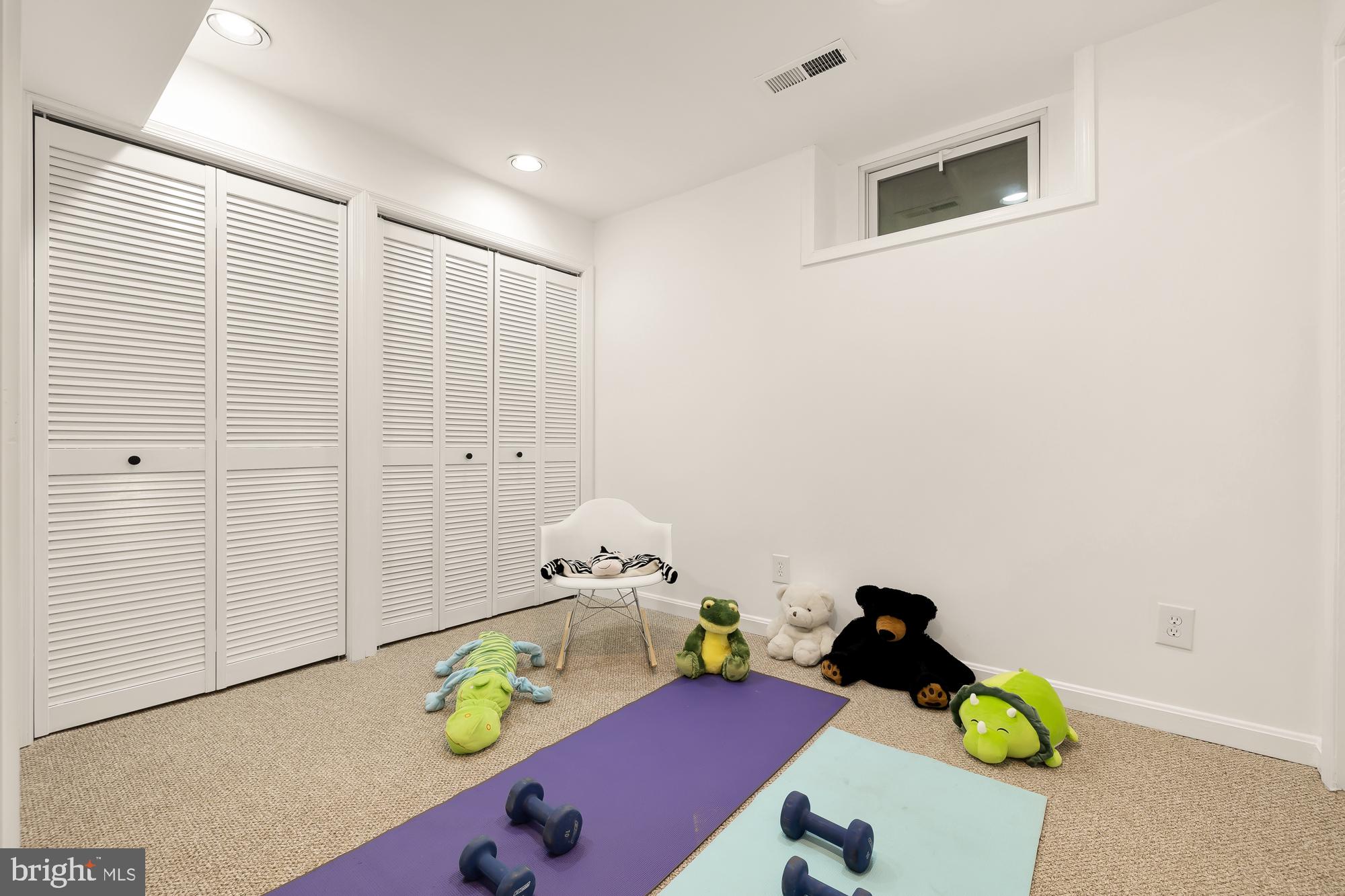 KENWOOD FOREST - Residential