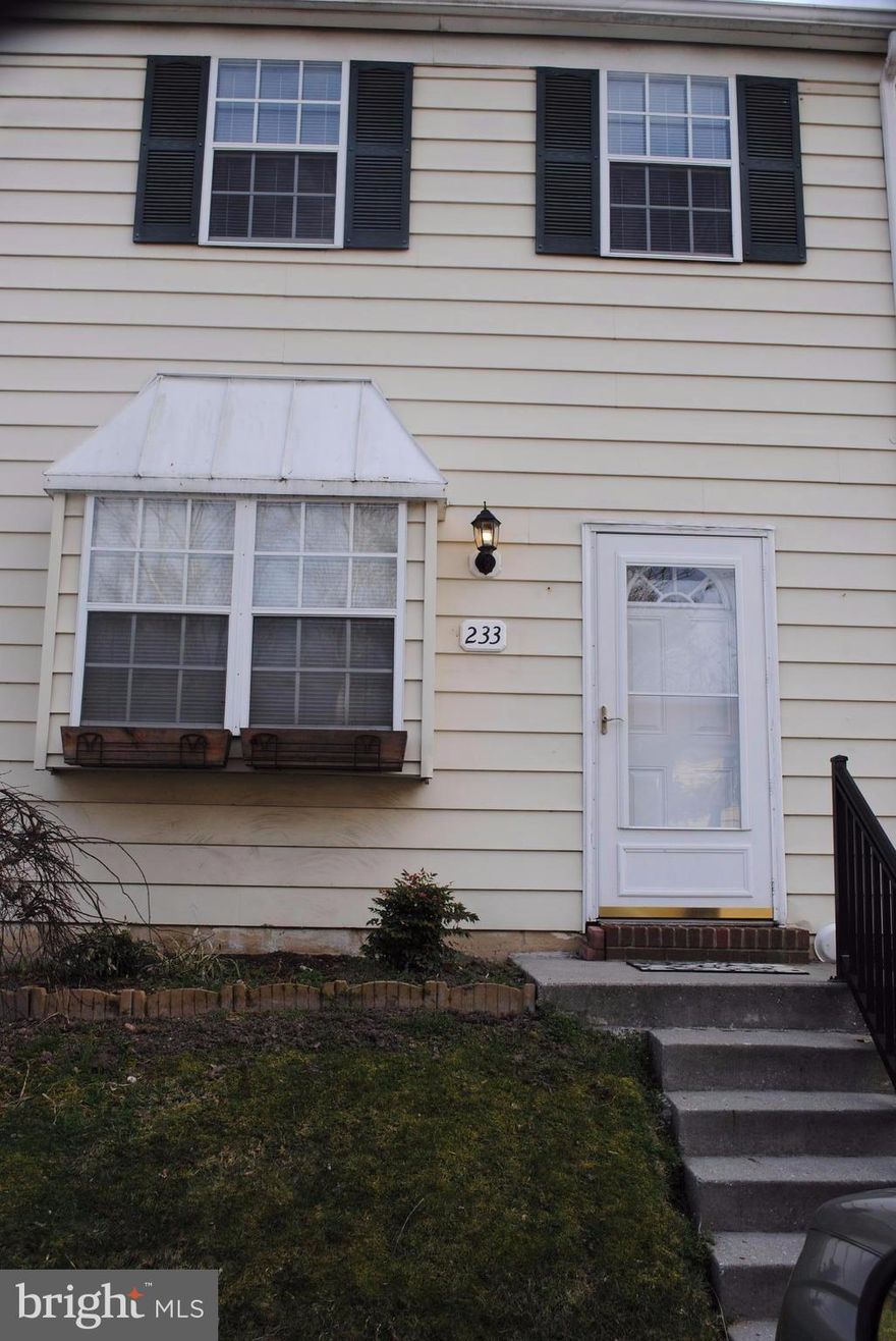 Large 2 bedroom townhouse centrally located to major routes, shopping and dining. Dining Area with french doors leading the backyard and patio. Super size Master Bedroom with walk in closet. Separate laundry room on main level. Pets are welcome on a case by case basis with pet deposit.