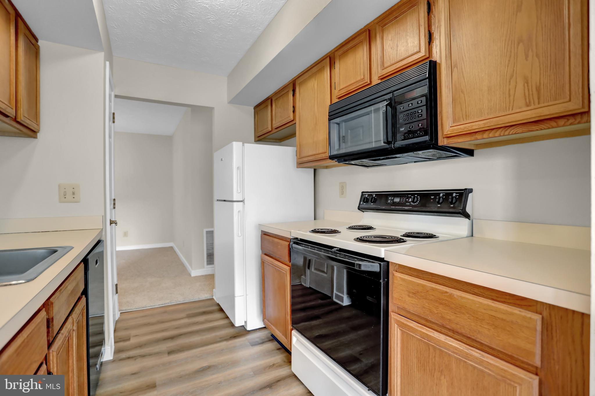 THE COURTYARDS AT POND - Residential