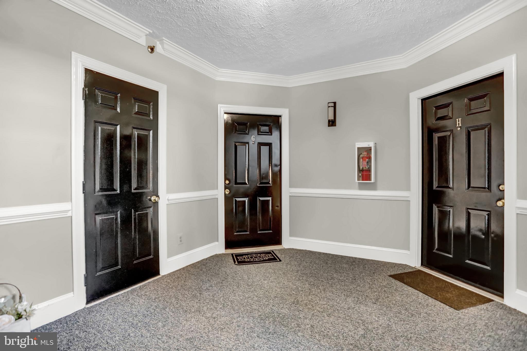 THE COURTYARDS AT POND - Residential