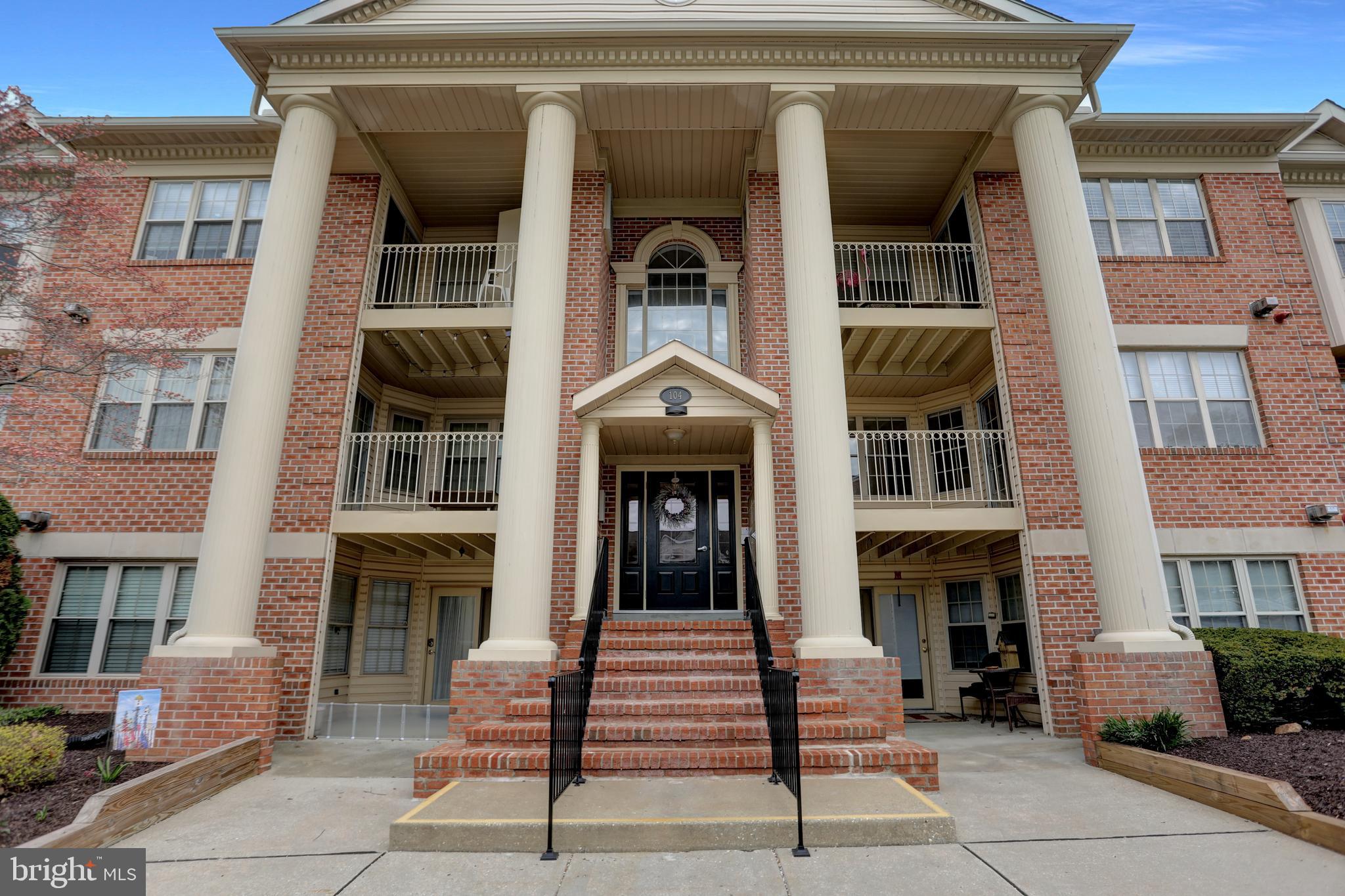 THE COURTYARDS AT POND - Residential
