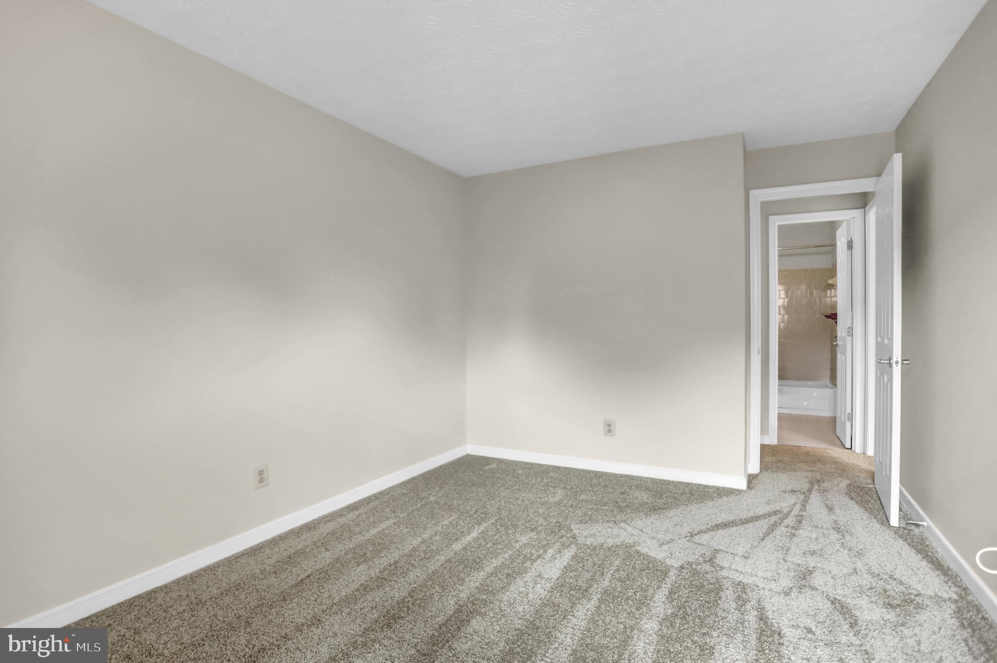 THE COURTYARDS AT POND - Residential