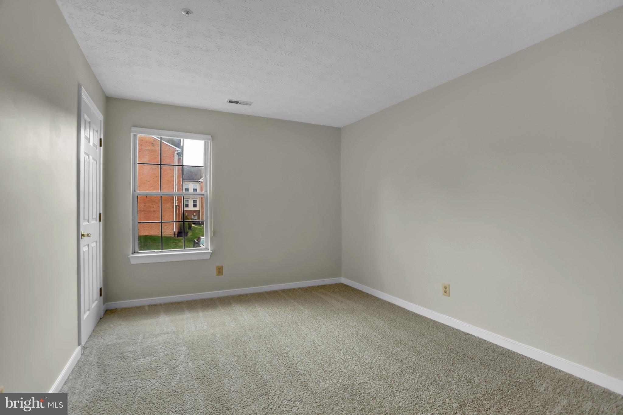 THE COURTYARDS AT POND - Residential