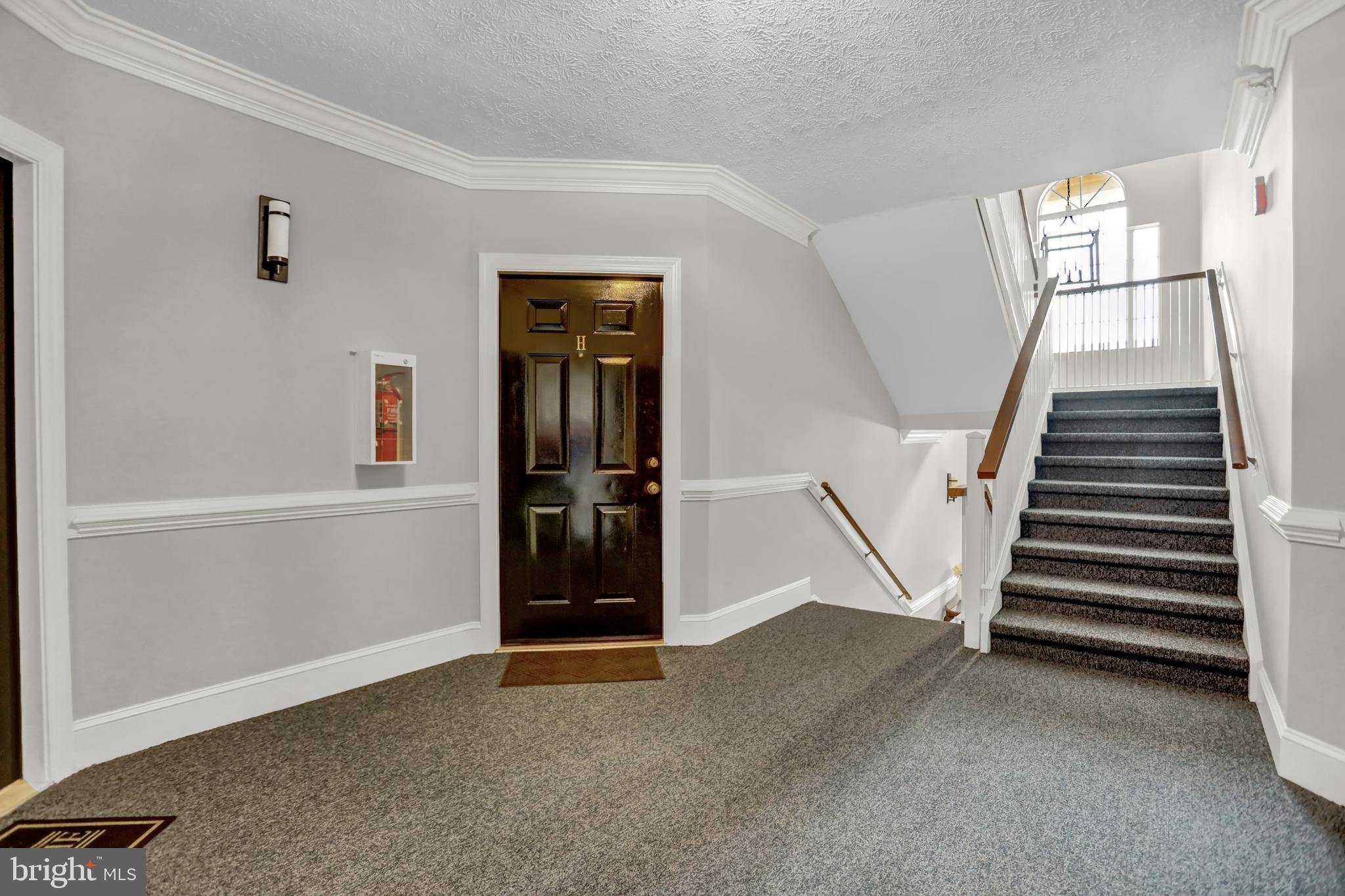 THE COURTYARDS AT POND - Residential