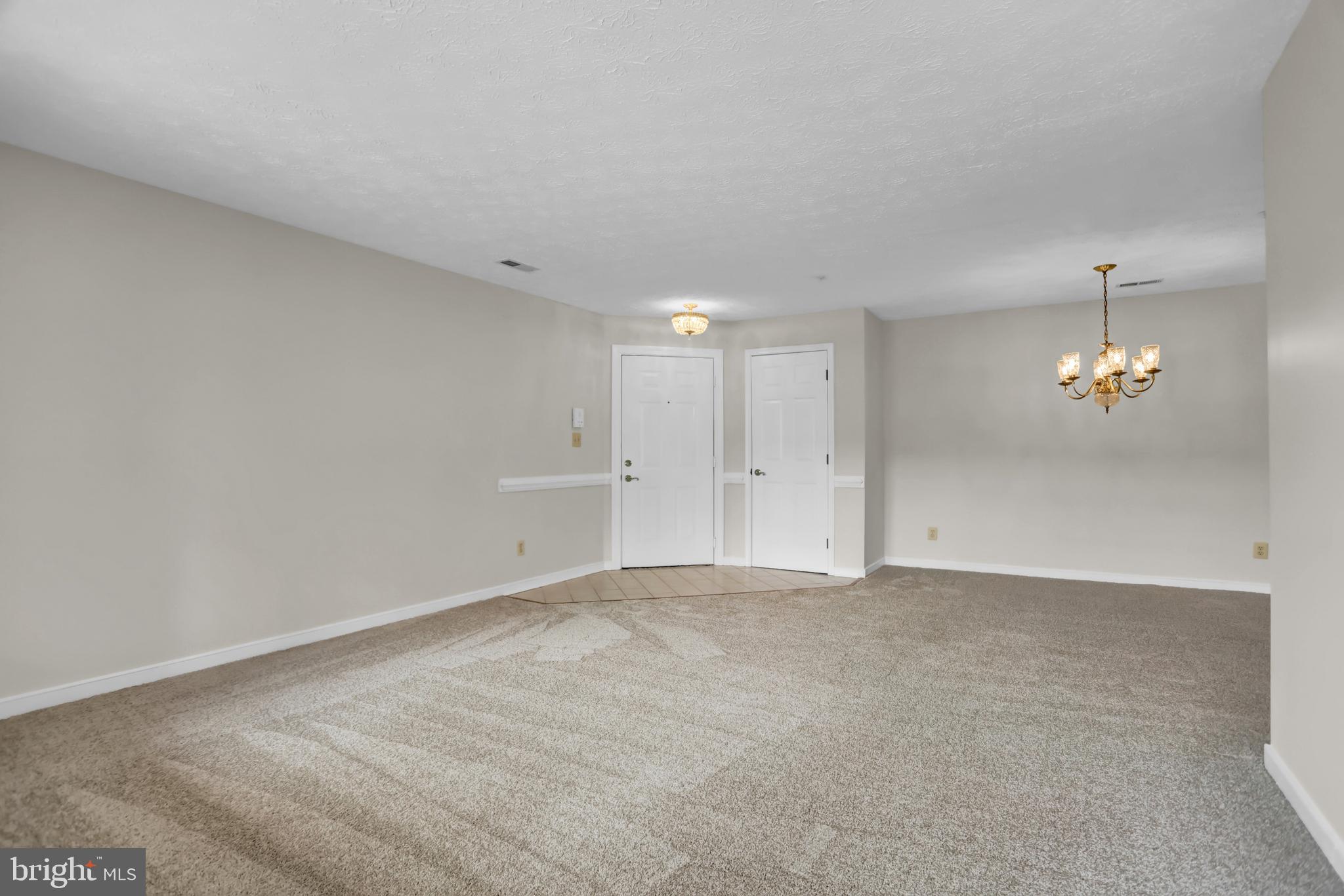 THE COURTYARDS AT POND - Residential