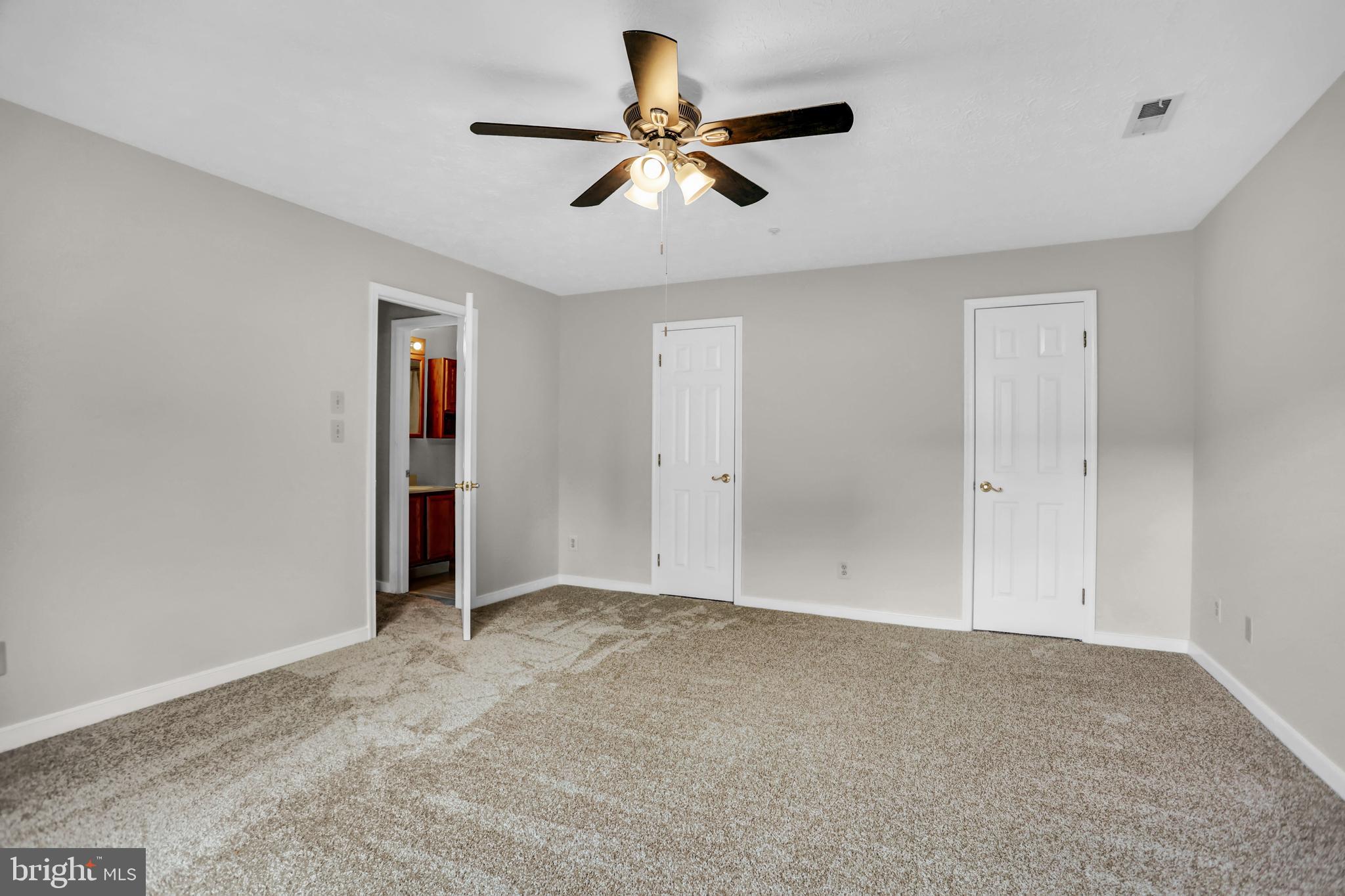 THE COURTYARDS AT POND - Residential