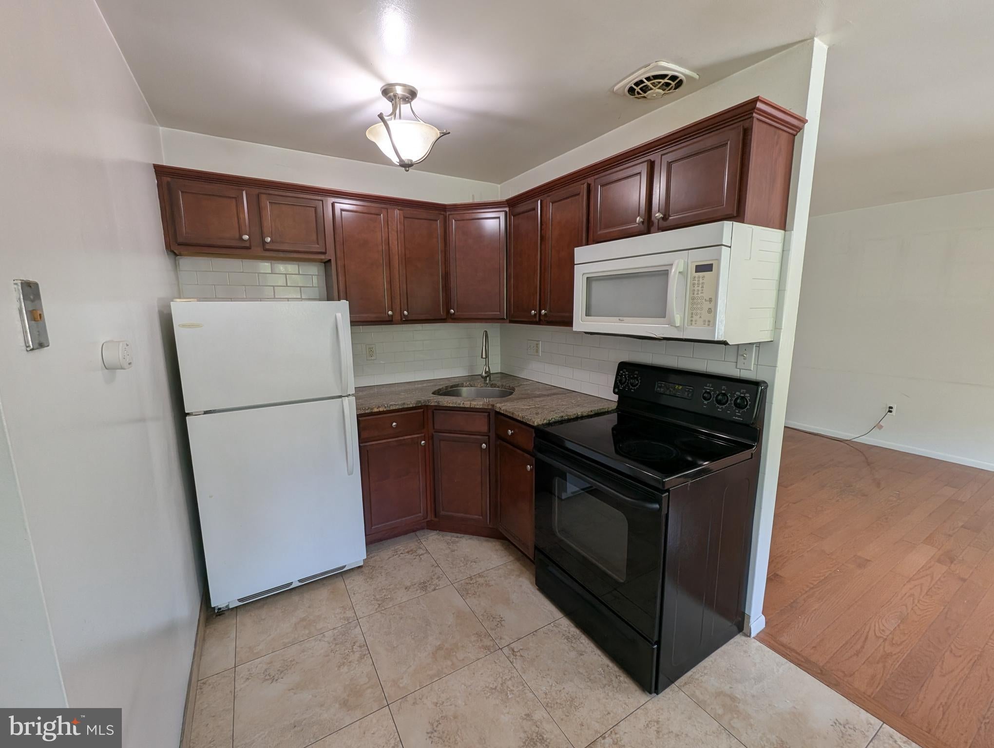 6 BURR AVENUE 6
