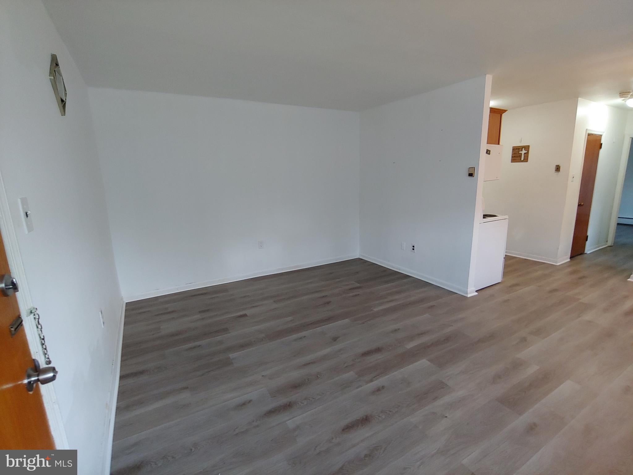 6 BURR AVENUE 6