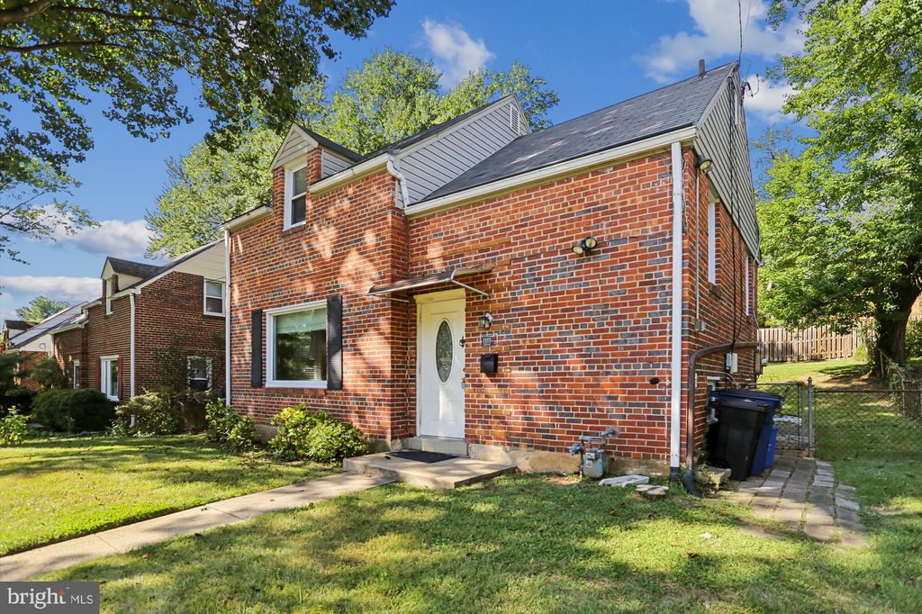 Photo of 1111 Dennis Avenue, SILVER SPRING, MD 20901 (MLS # MDMC2201566)