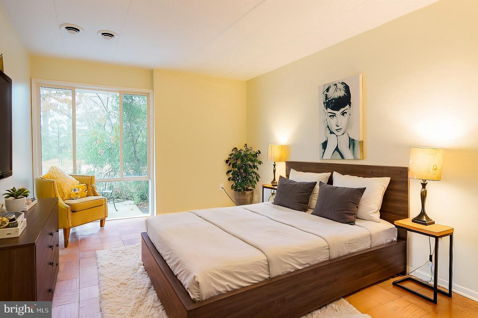 2605 REDCOAT DRIVE 252