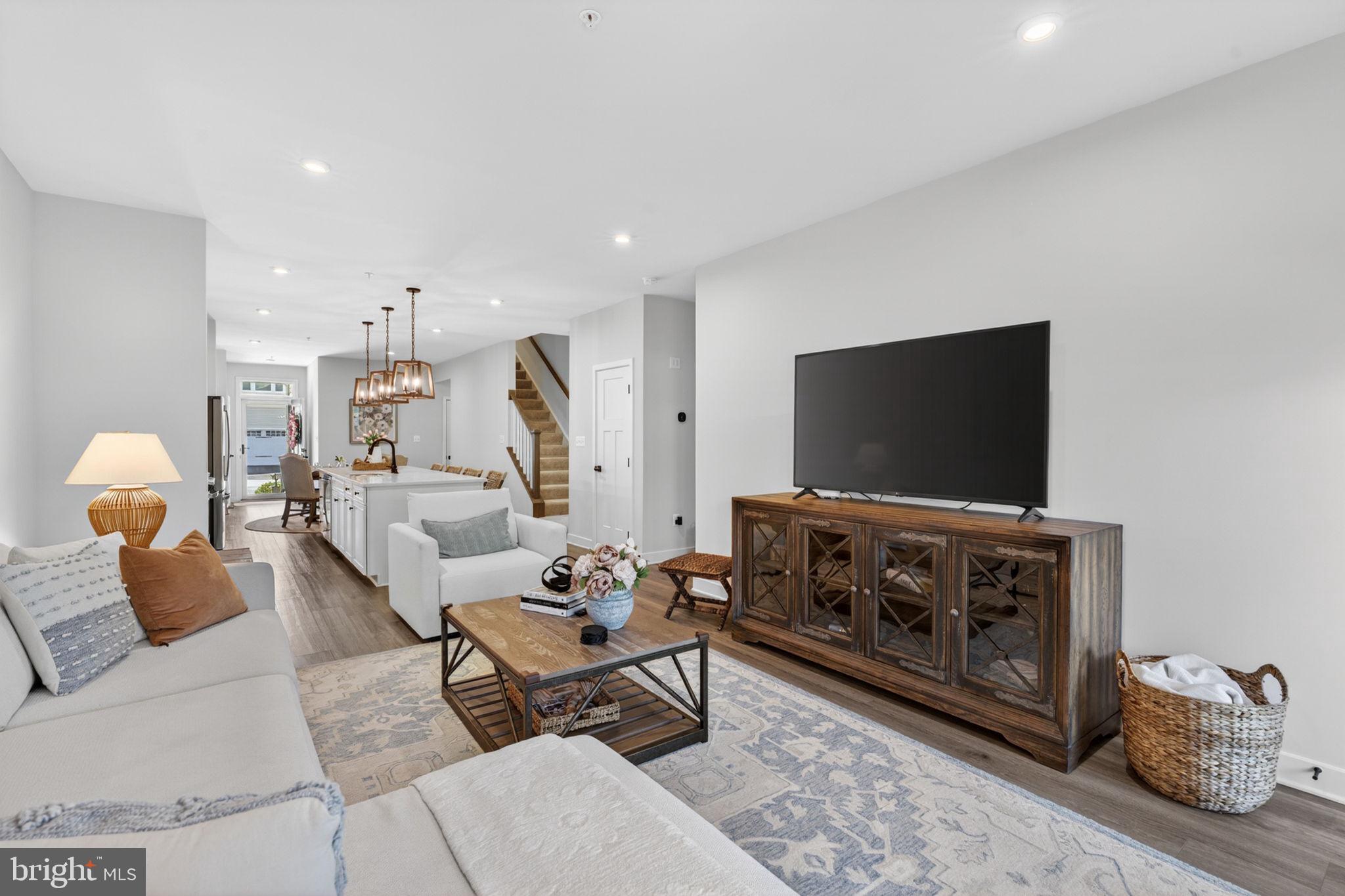 JAMES RUN CARRIAGE HOMES - Residential