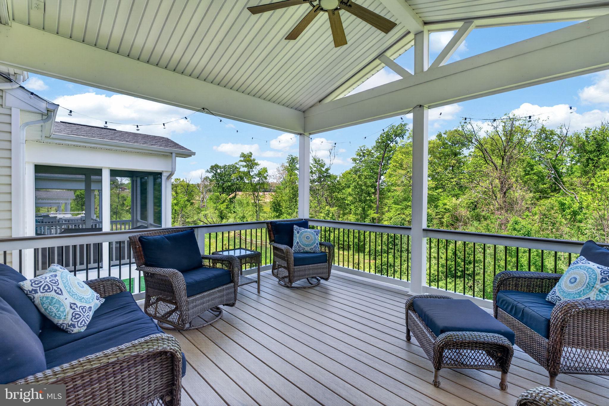 JAMES RUN CARRIAGE HOMES - Residential