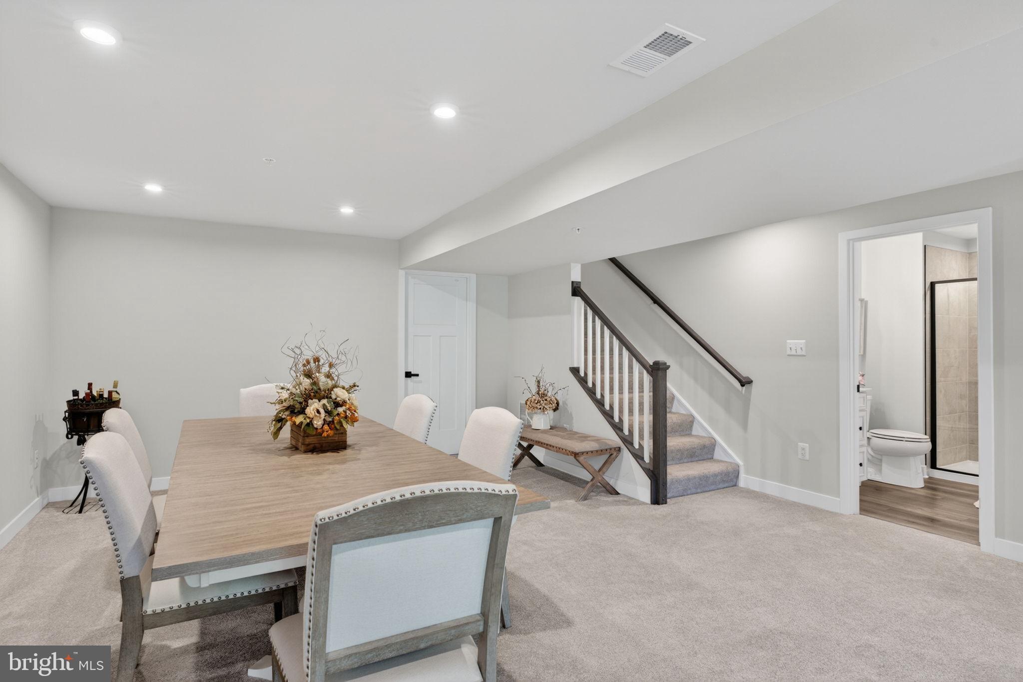 JAMES RUN CARRIAGE HOMES - Residential