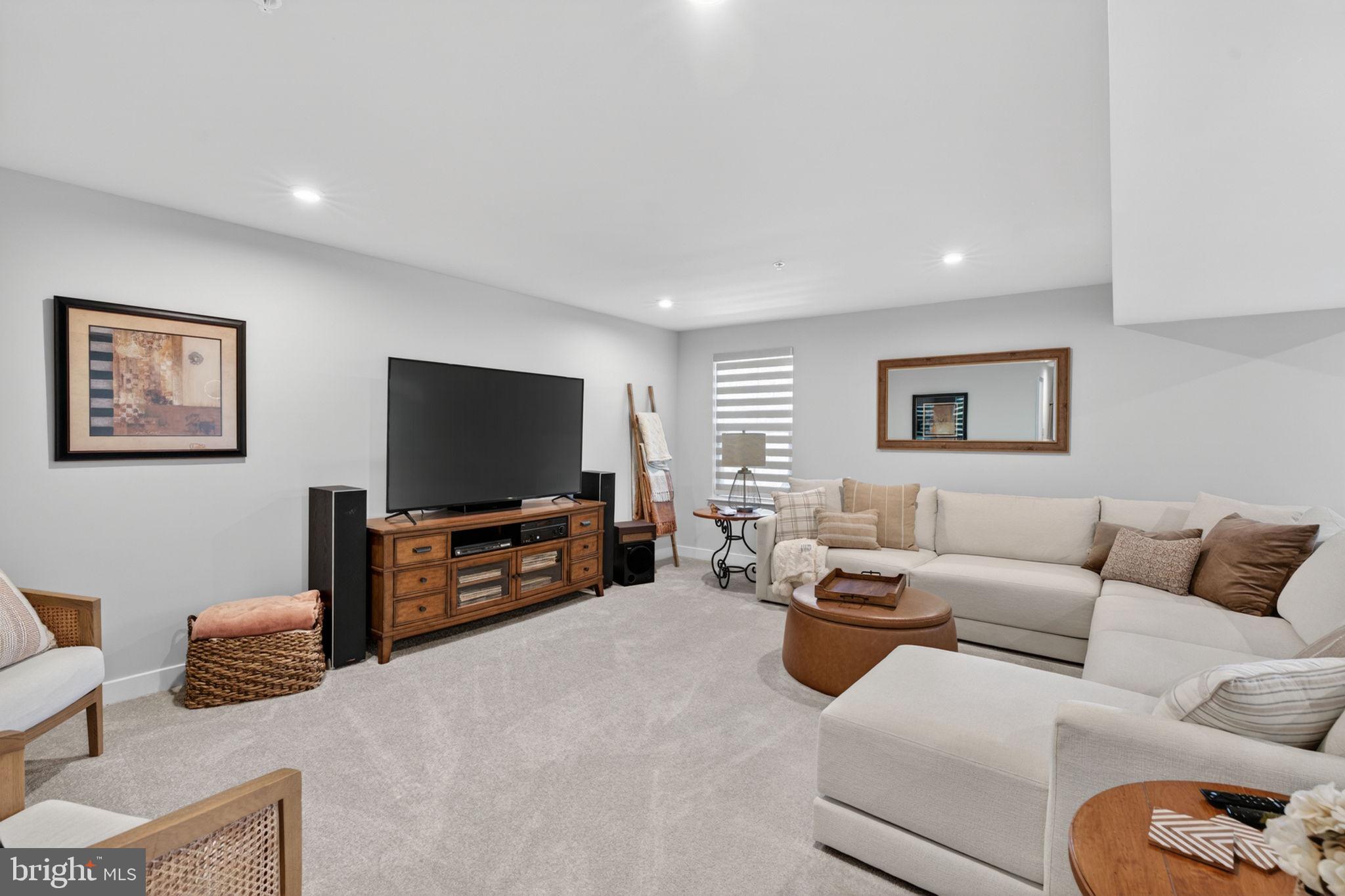 JAMES RUN CARRIAGE HOMES - Residential