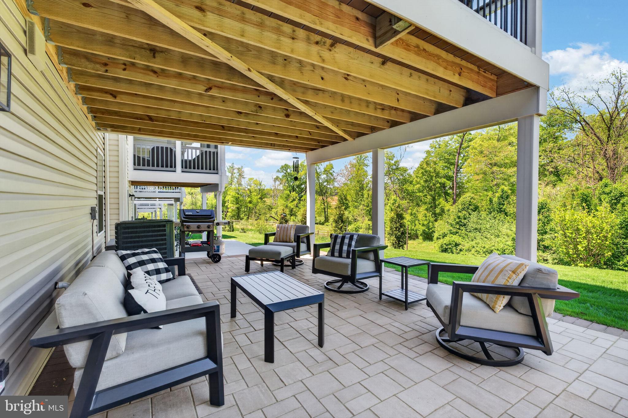 JAMES RUN CARRIAGE HOMES - Residential