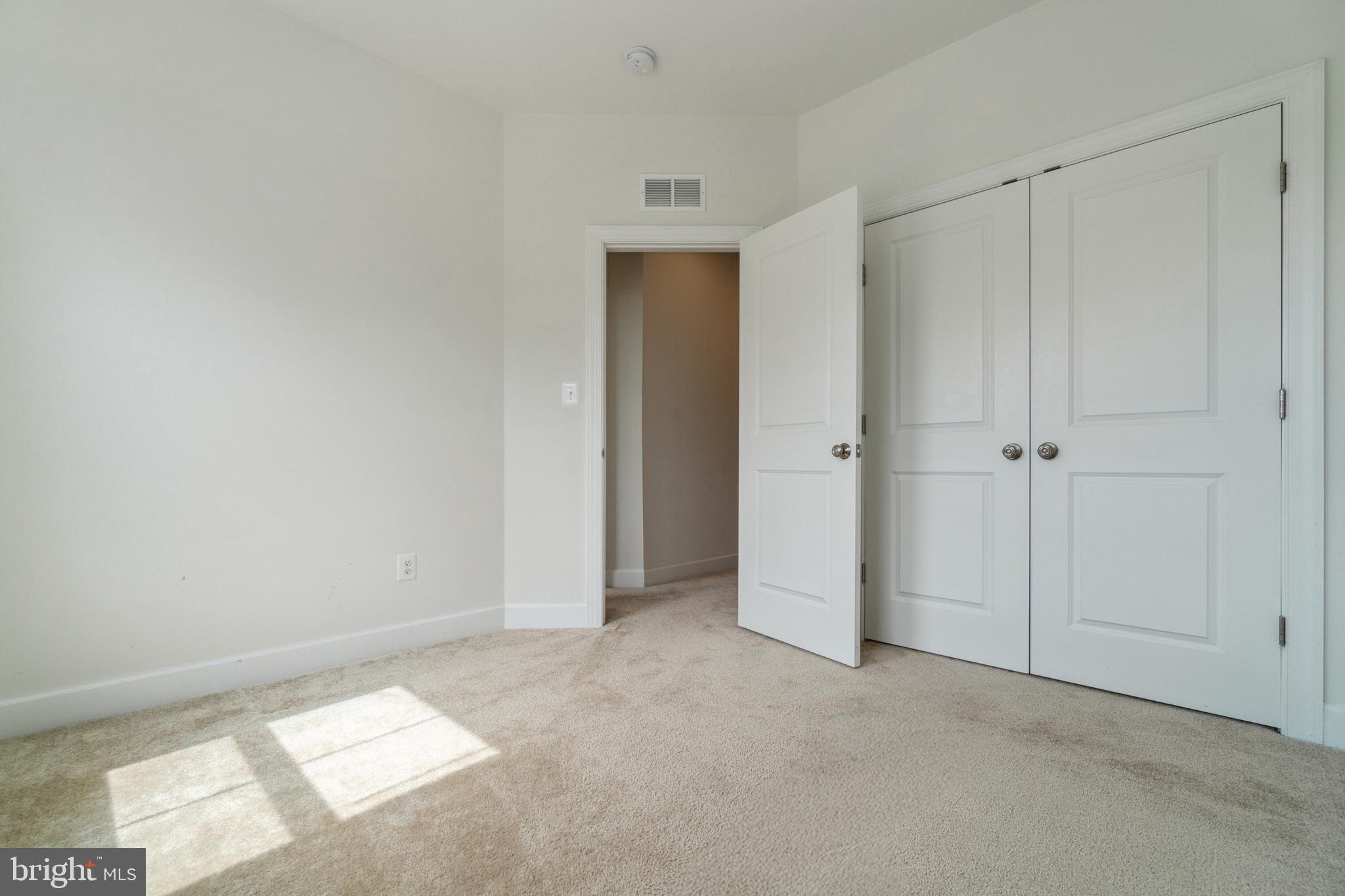 THE RETREAT AT WESTFIELDS - Residential Lease