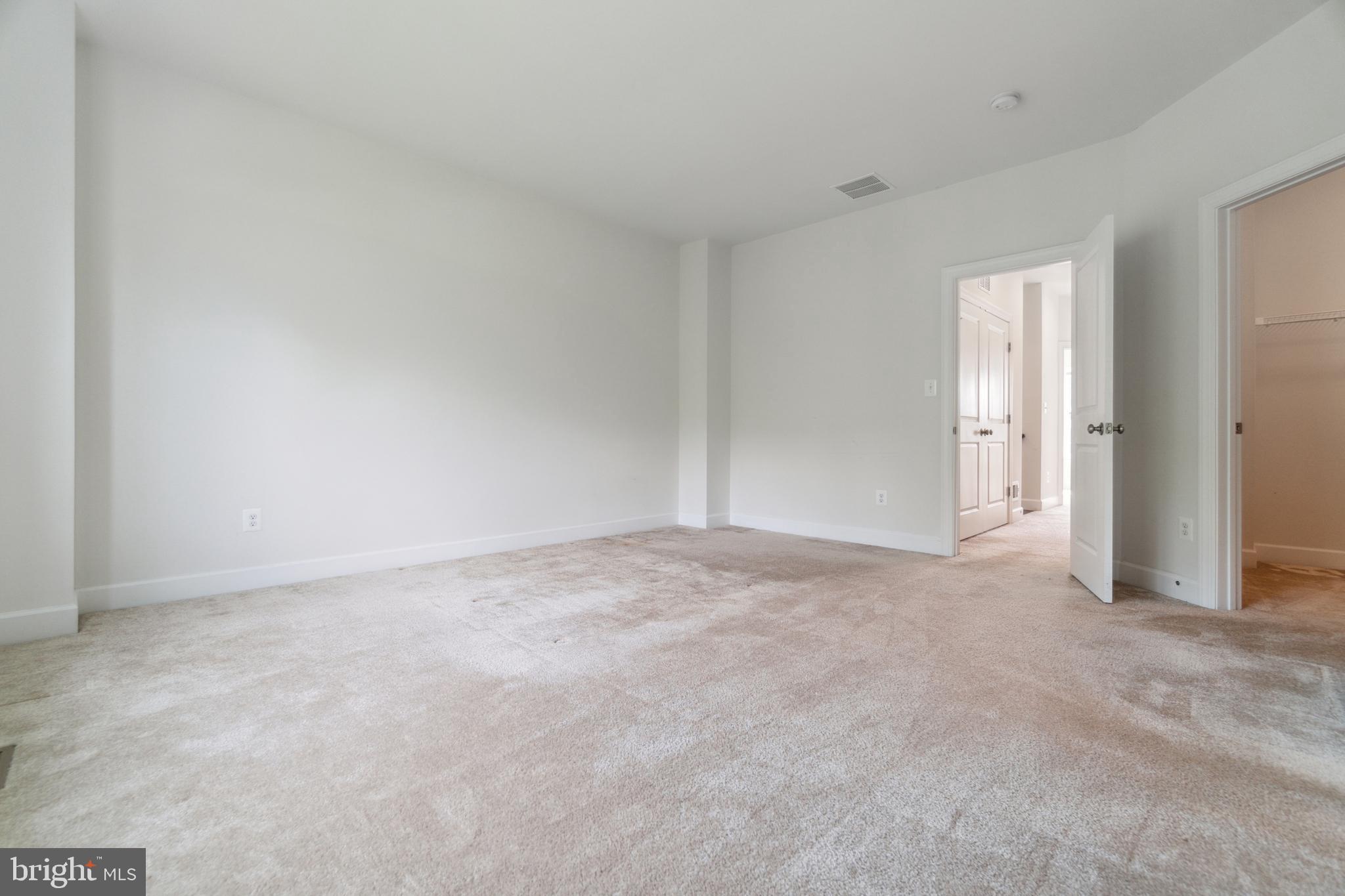 THE RETREAT AT WESTFIELDS - Residential Lease