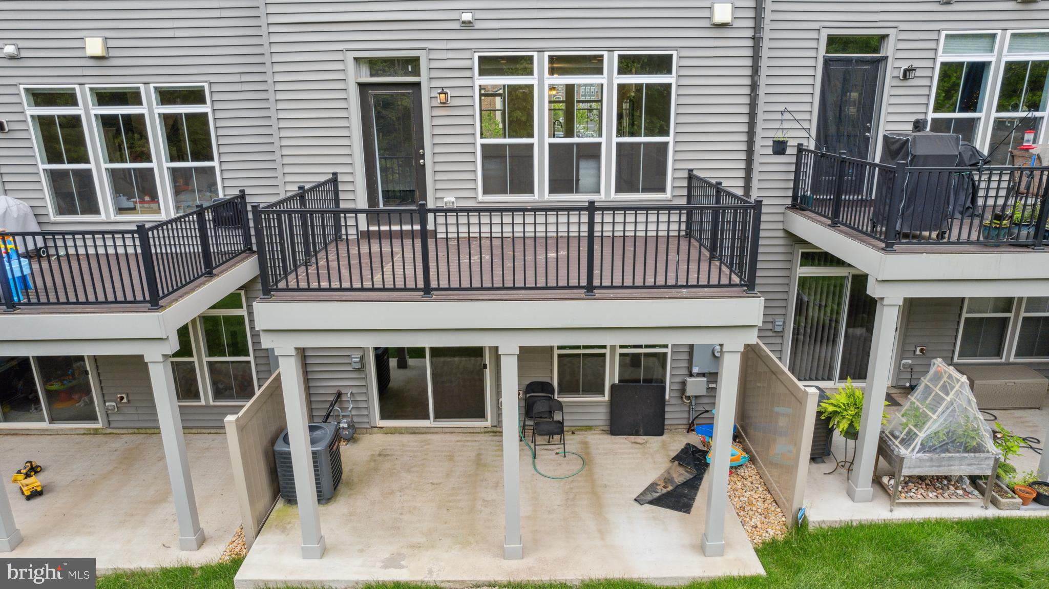 THE RETREAT AT WESTFIELDS - Residential Lease