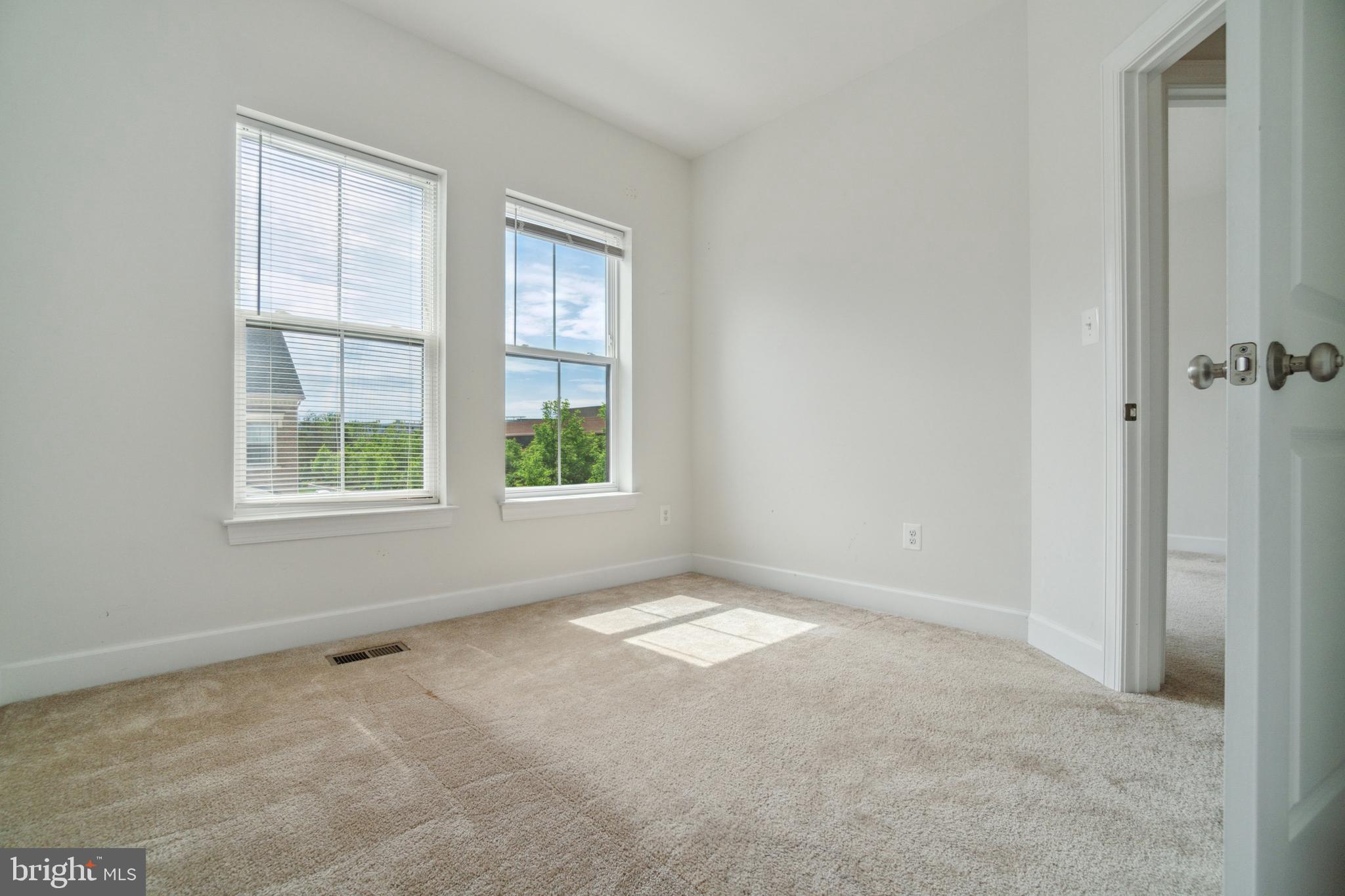 THE RETREAT AT WESTFIELDS - Residential Lease