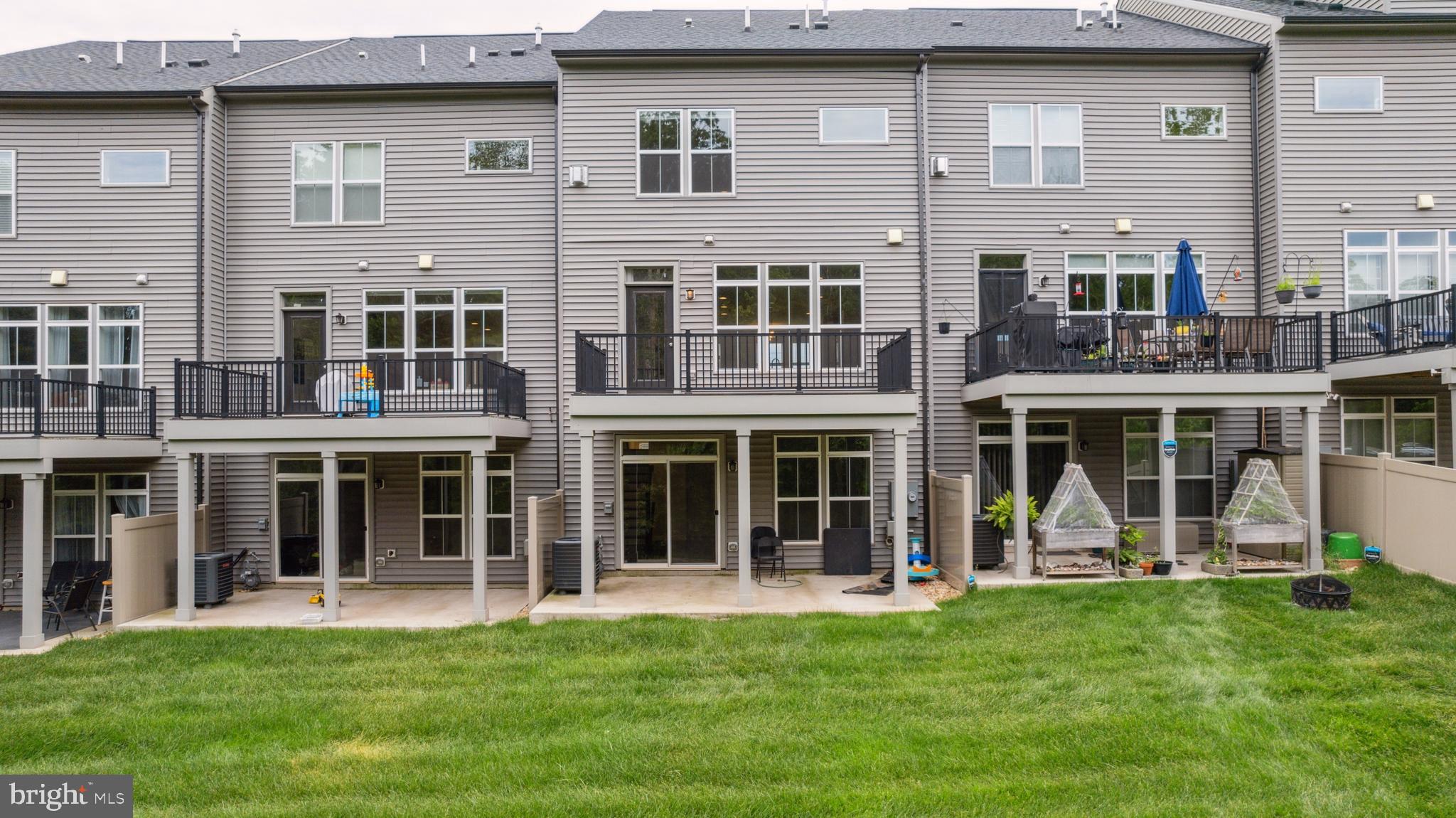 THE RETREAT AT WESTFIELDS - Residential Lease