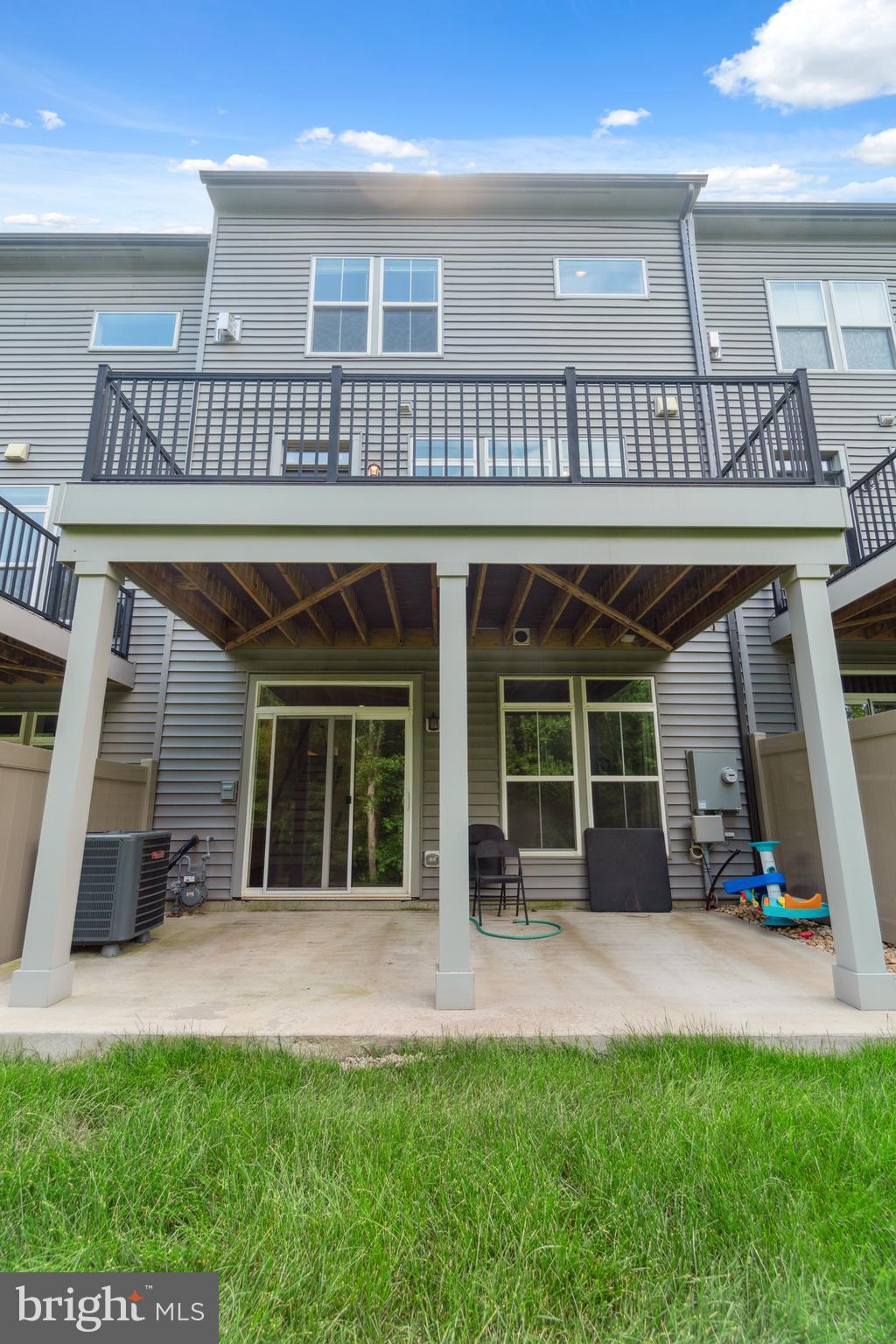 THE RETREAT AT WESTFIELDS - Residential Lease