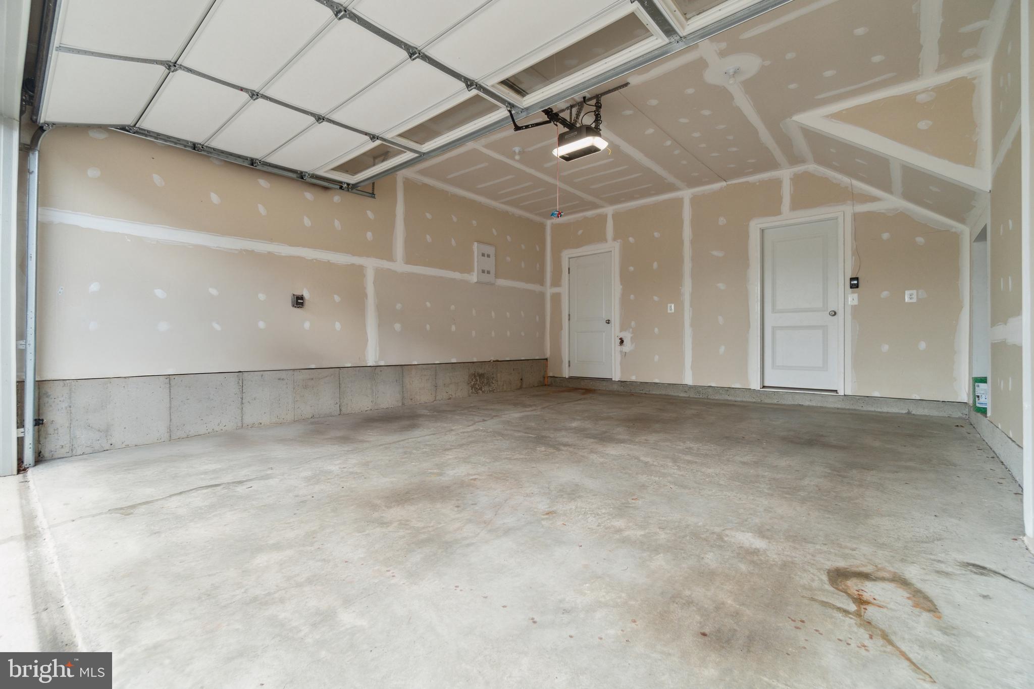 THE RETREAT AT WESTFIELDS - Residential Lease