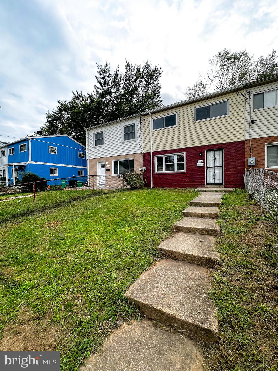 2208 COLUMBIA PLACE