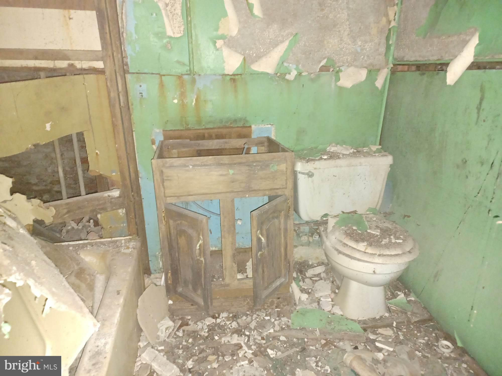 BROADWAY EAST - Residential