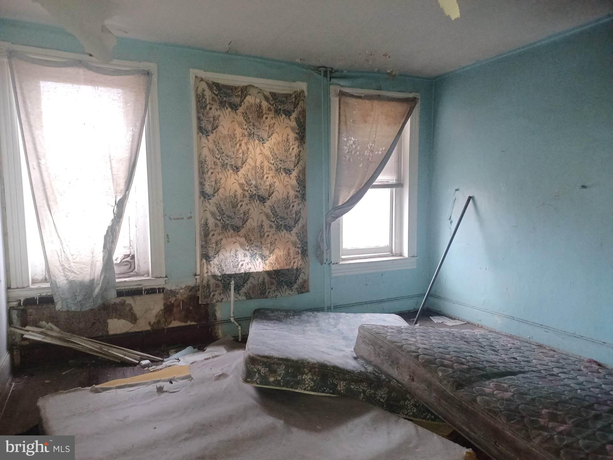 BROADWAY EAST - Residential