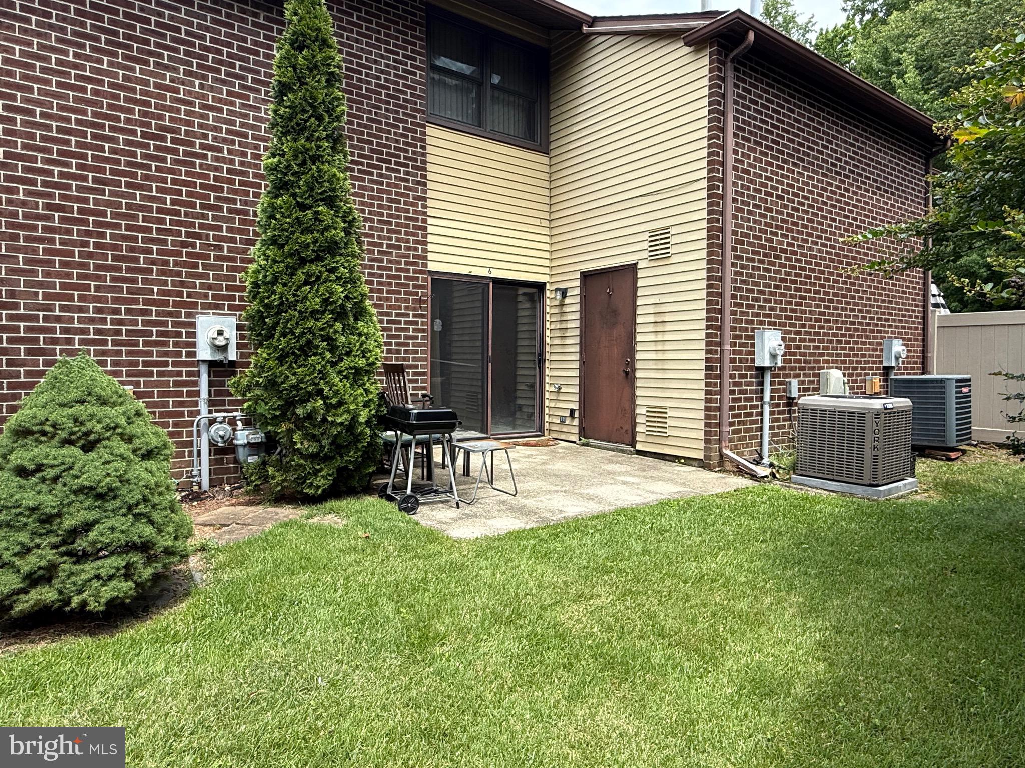 6 BUCKTHORN COURT