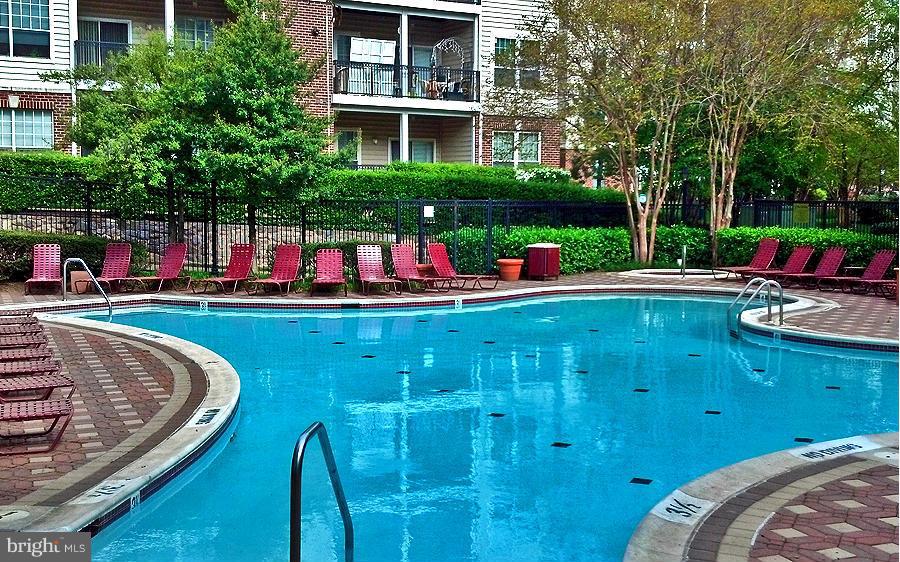 GATES OF MCLEAN - Residential