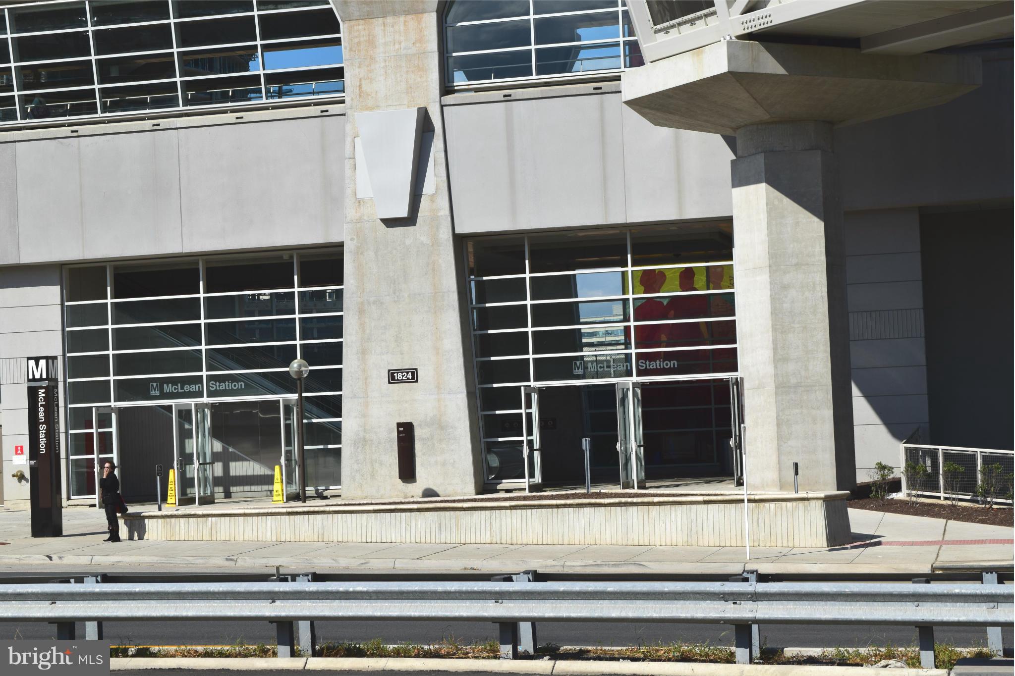 GATES OF MCLEAN - Residential