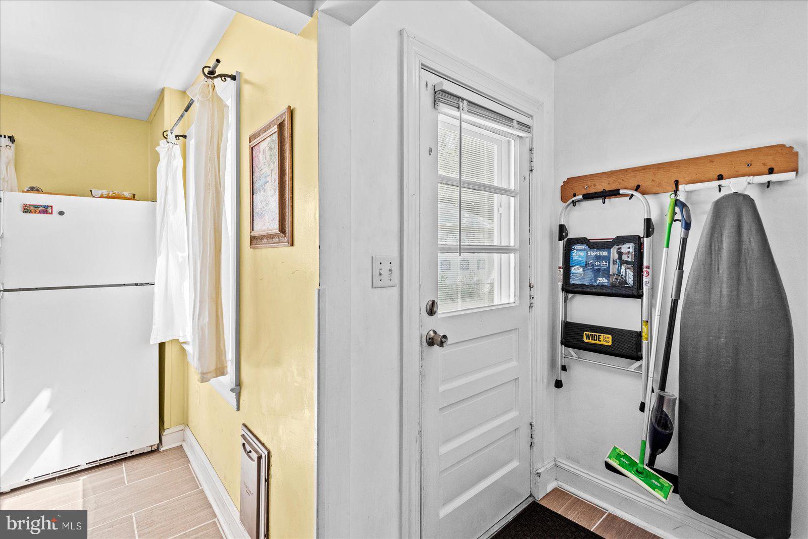 COLONIAL BEACH - Residential