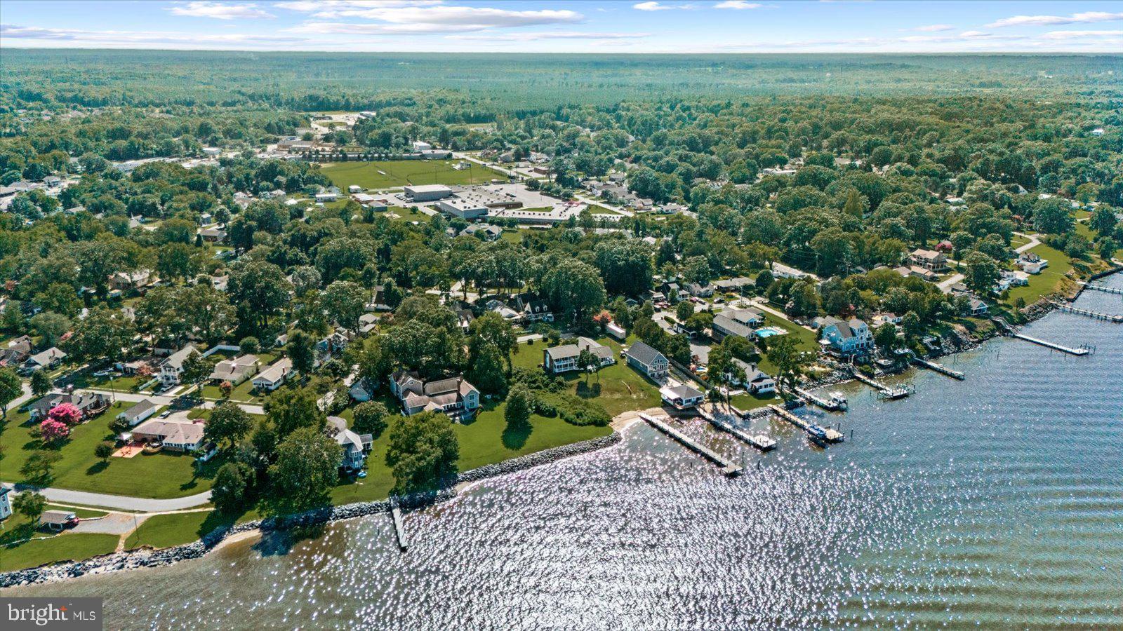 COLONIAL BEACH - Residential