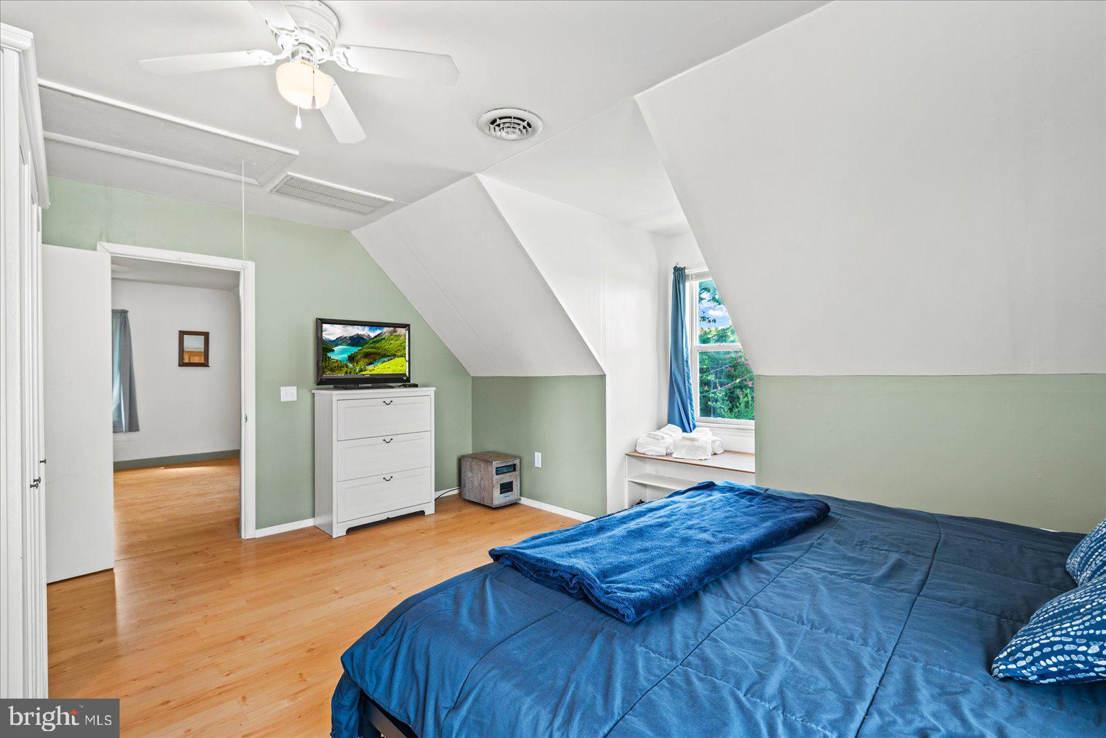 COLONIAL BEACH - Residential