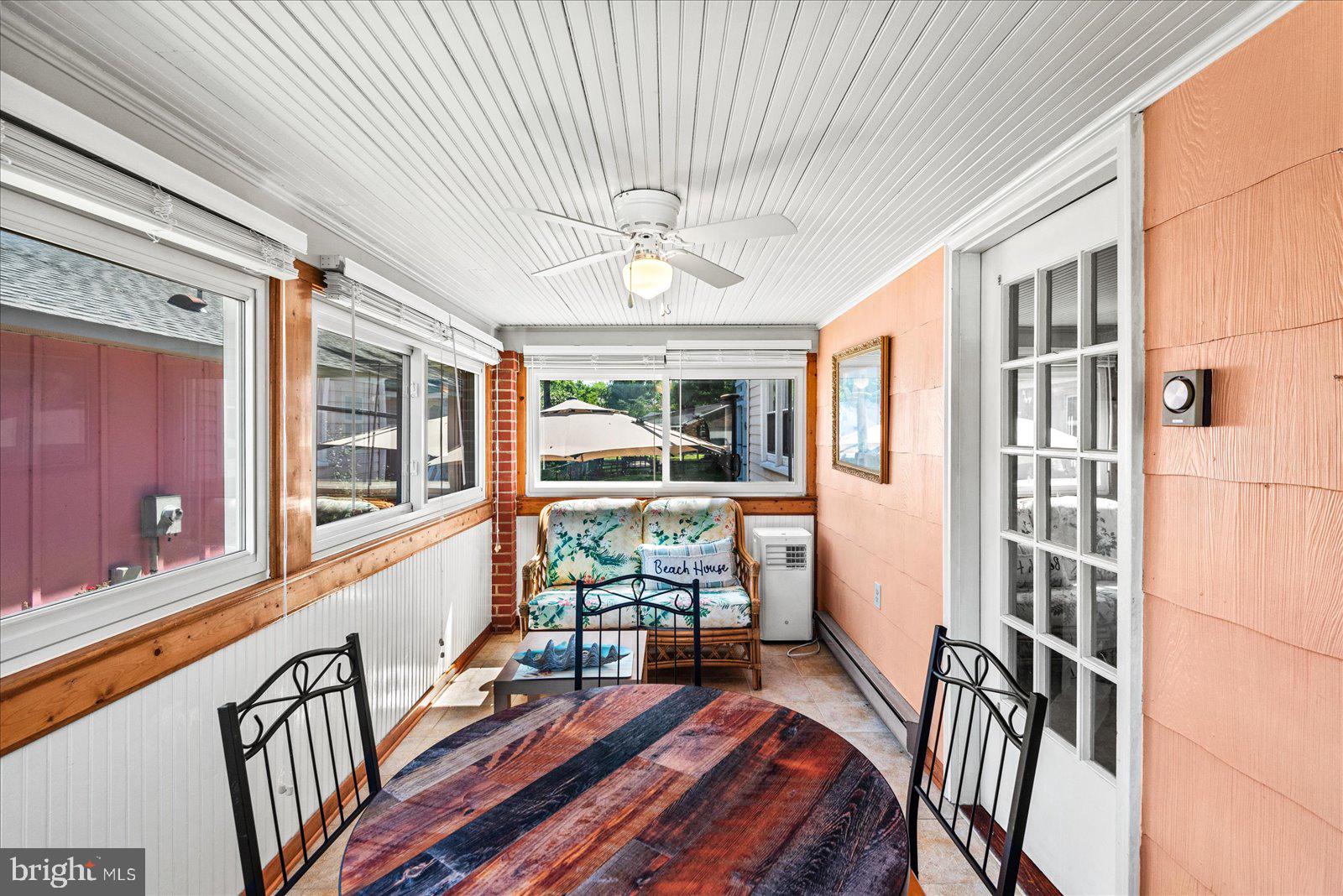 COLONIAL BEACH - Residential