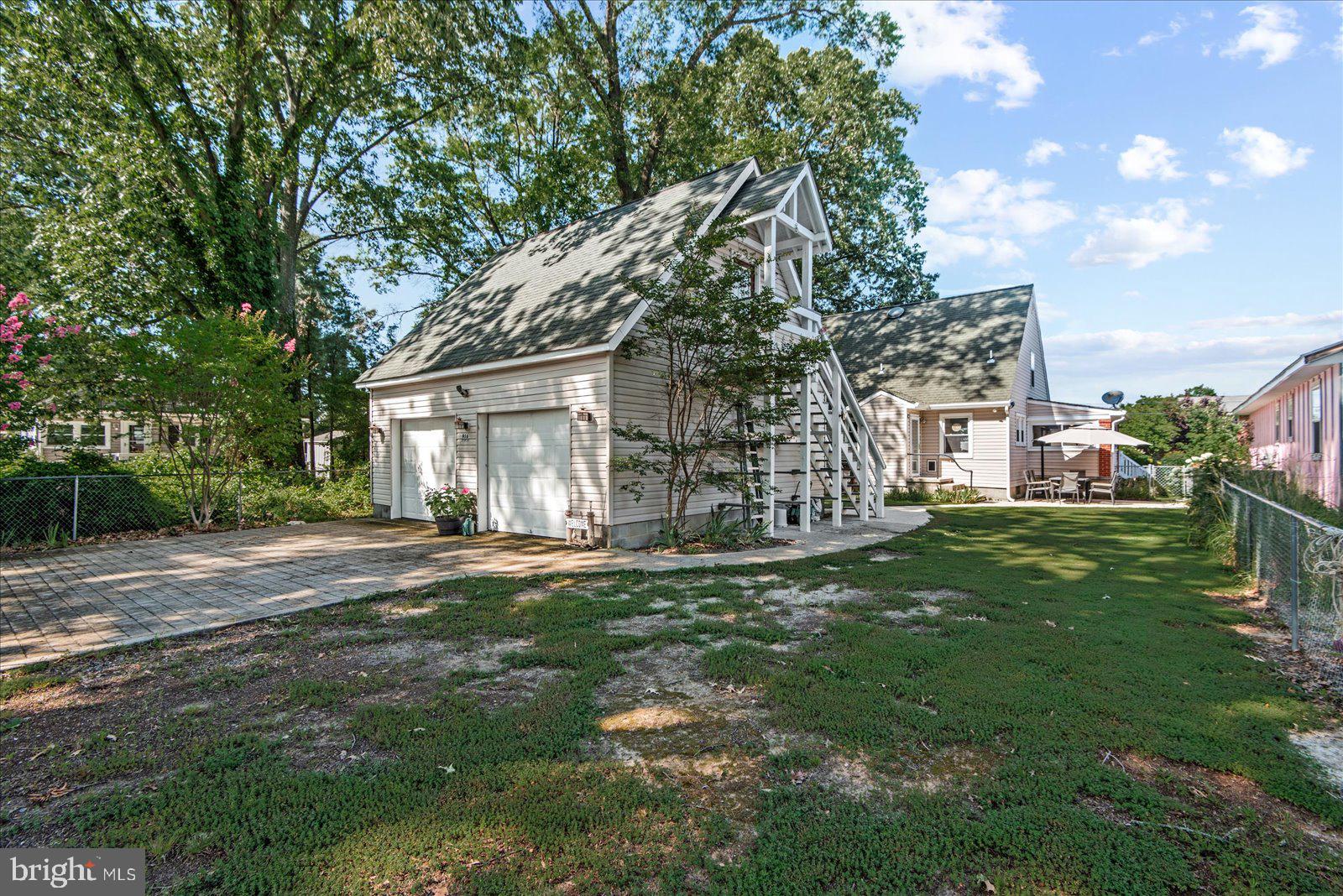 COLONIAL BEACH - Residential