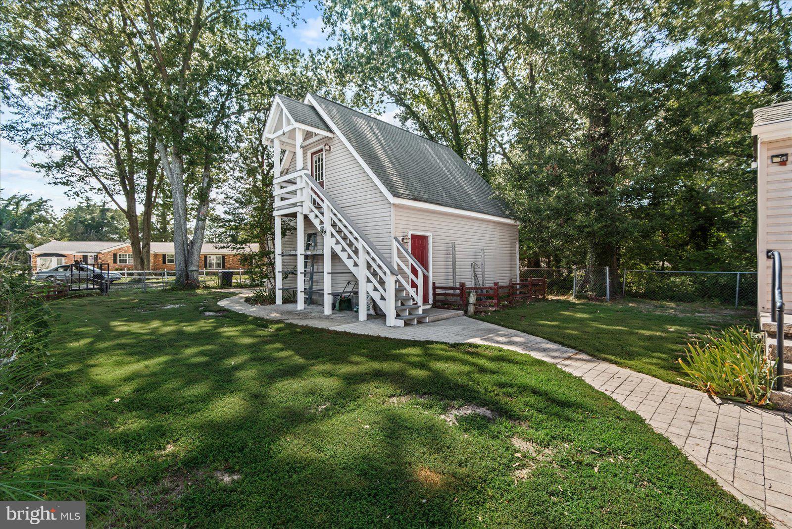 COLONIAL BEACH - Residential