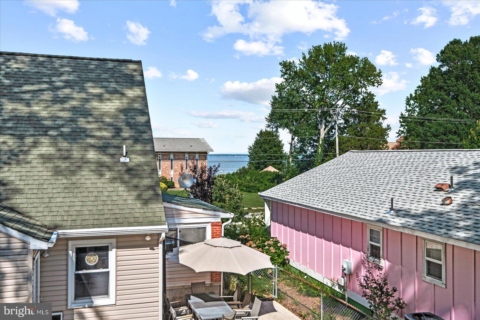 COLONIAL BEACH - Residential