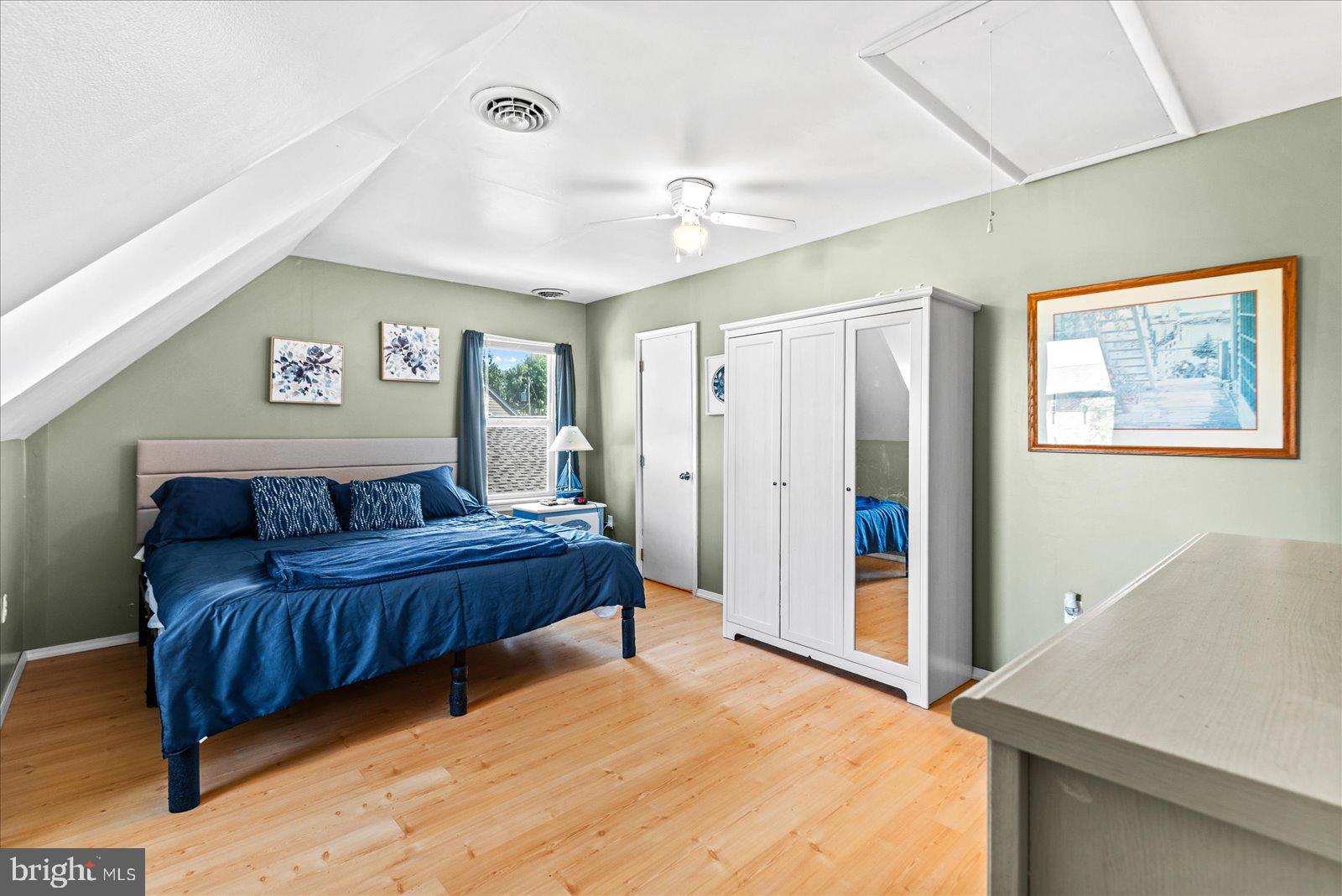 COLONIAL BEACH - Residential